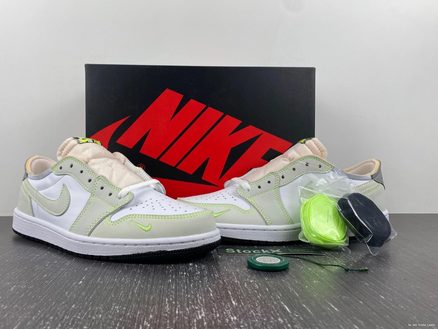  DM7837-103 Retro 1 Low Jordan Green Black White Ghost 1126